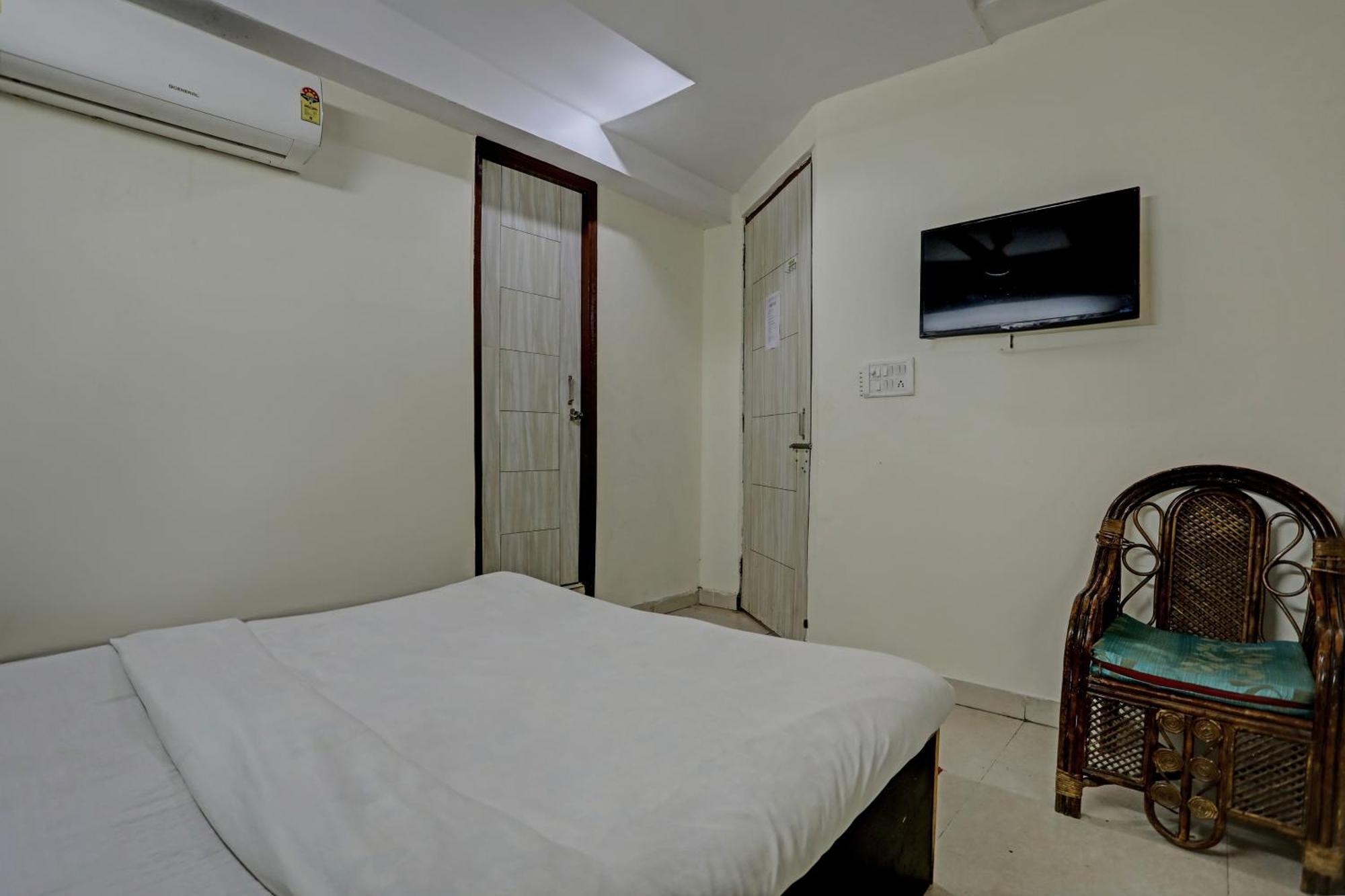Hotel O Kanak Palace Ню Делхи Екстериор снимка