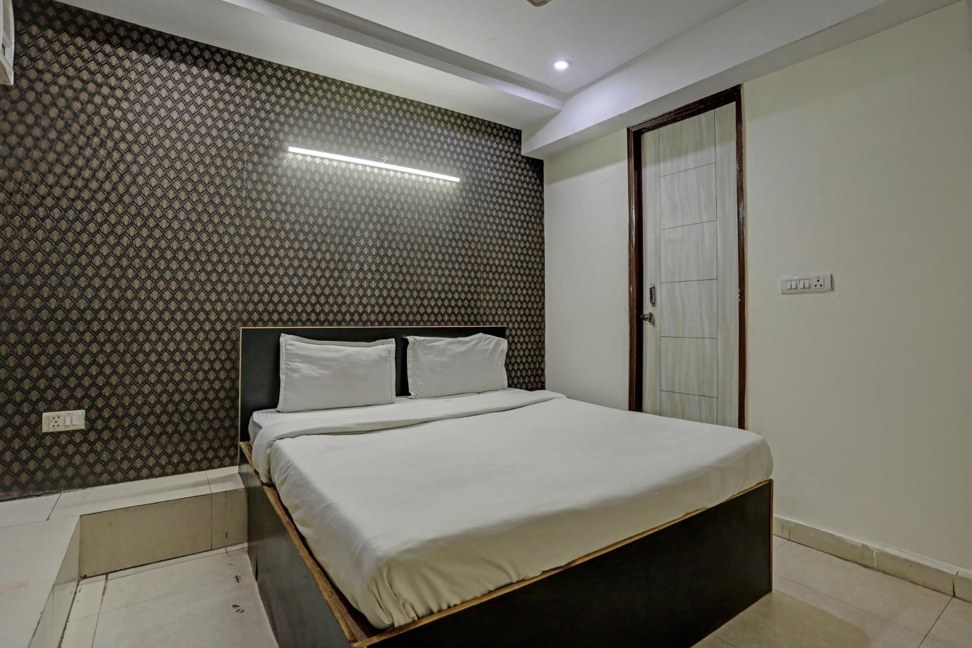 Hotel O Kanak Palace Ню Делхи Екстериор снимка