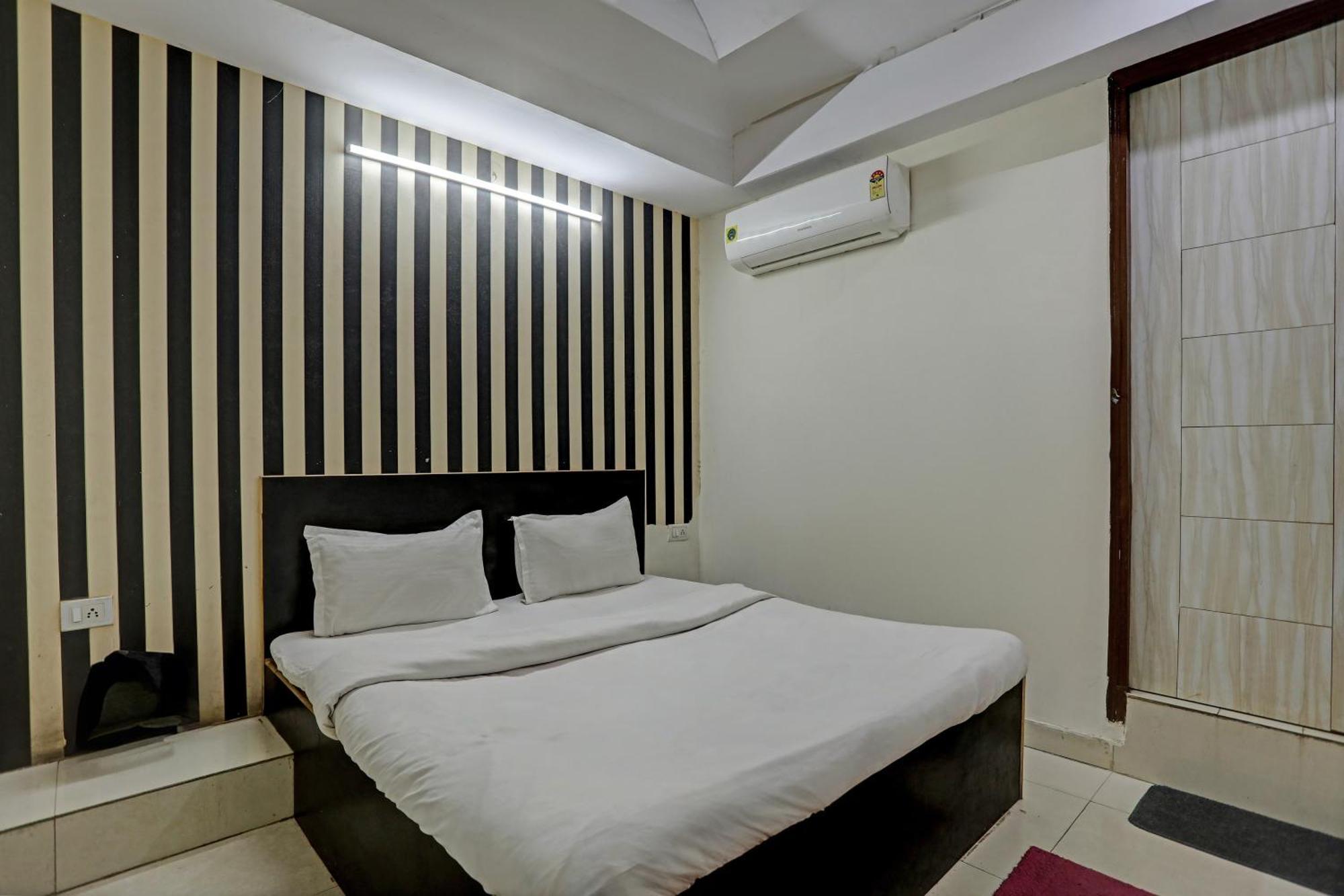 Hotel O Kanak Palace Ню Делхи Екстериор снимка