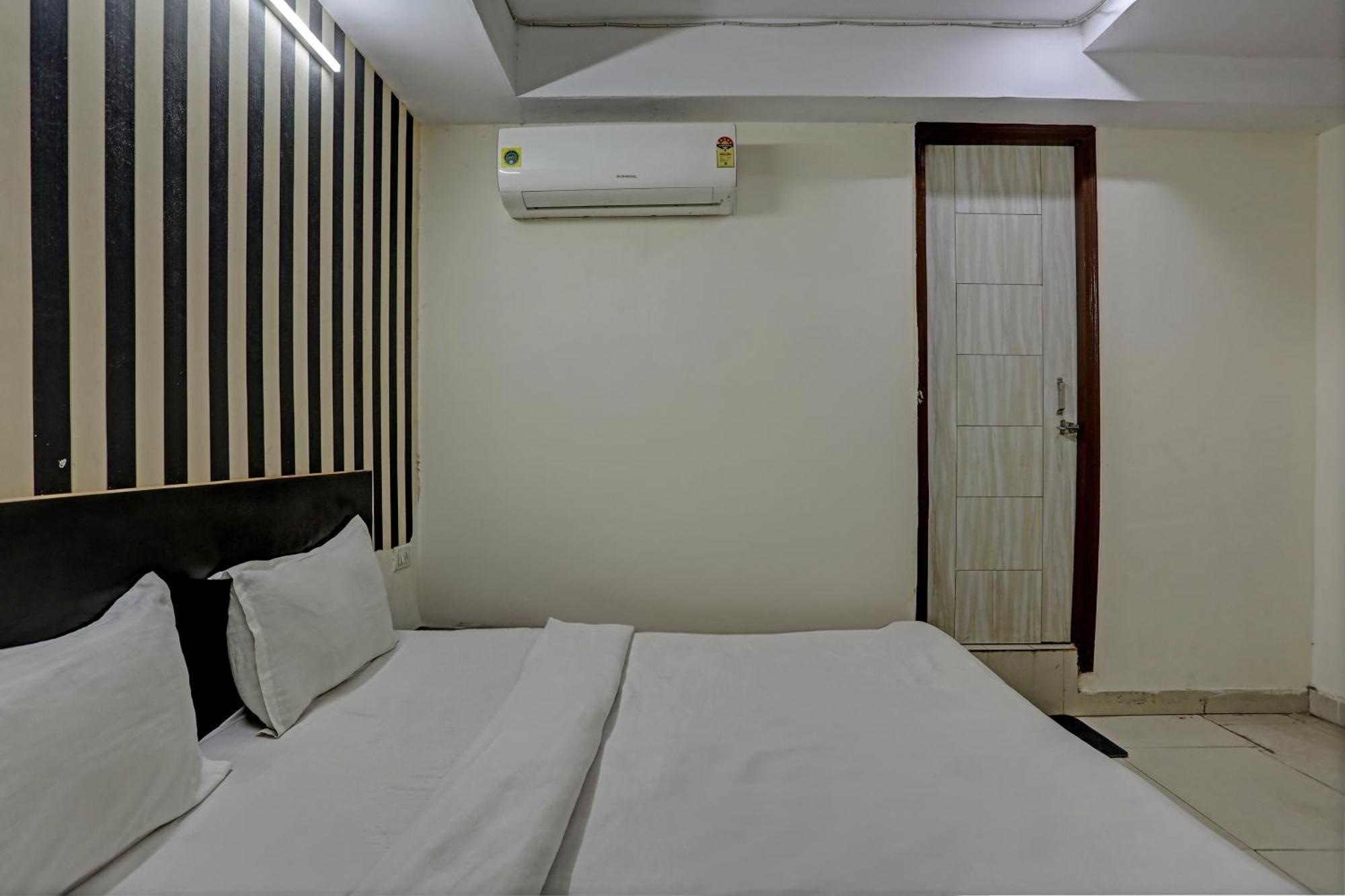 Hotel O Kanak Palace Ню Делхи Екстериор снимка