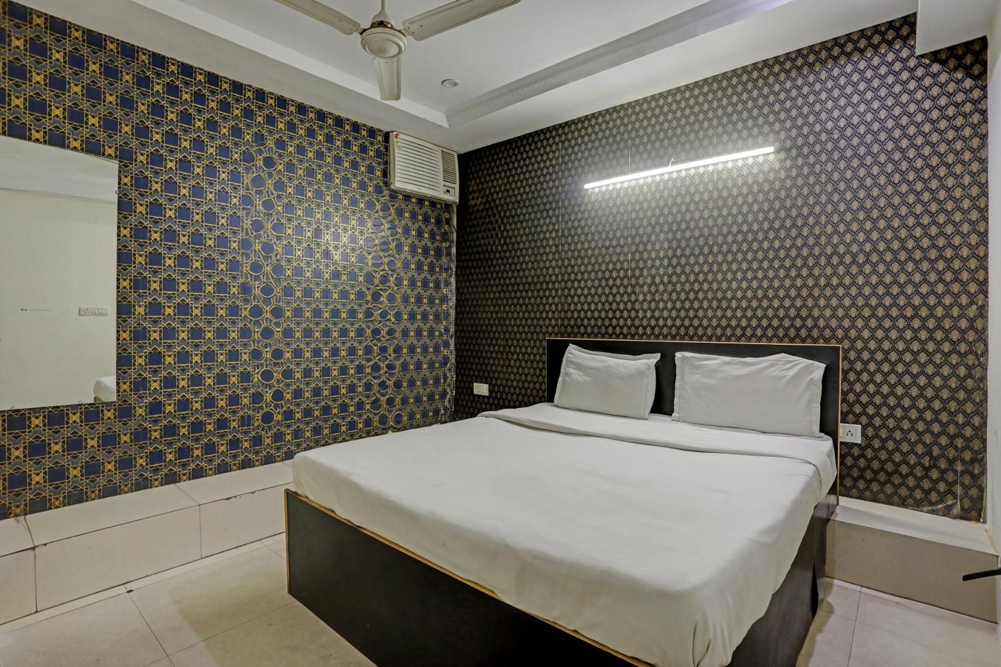 Hotel O Kanak Palace Ню Делхи Екстериор снимка