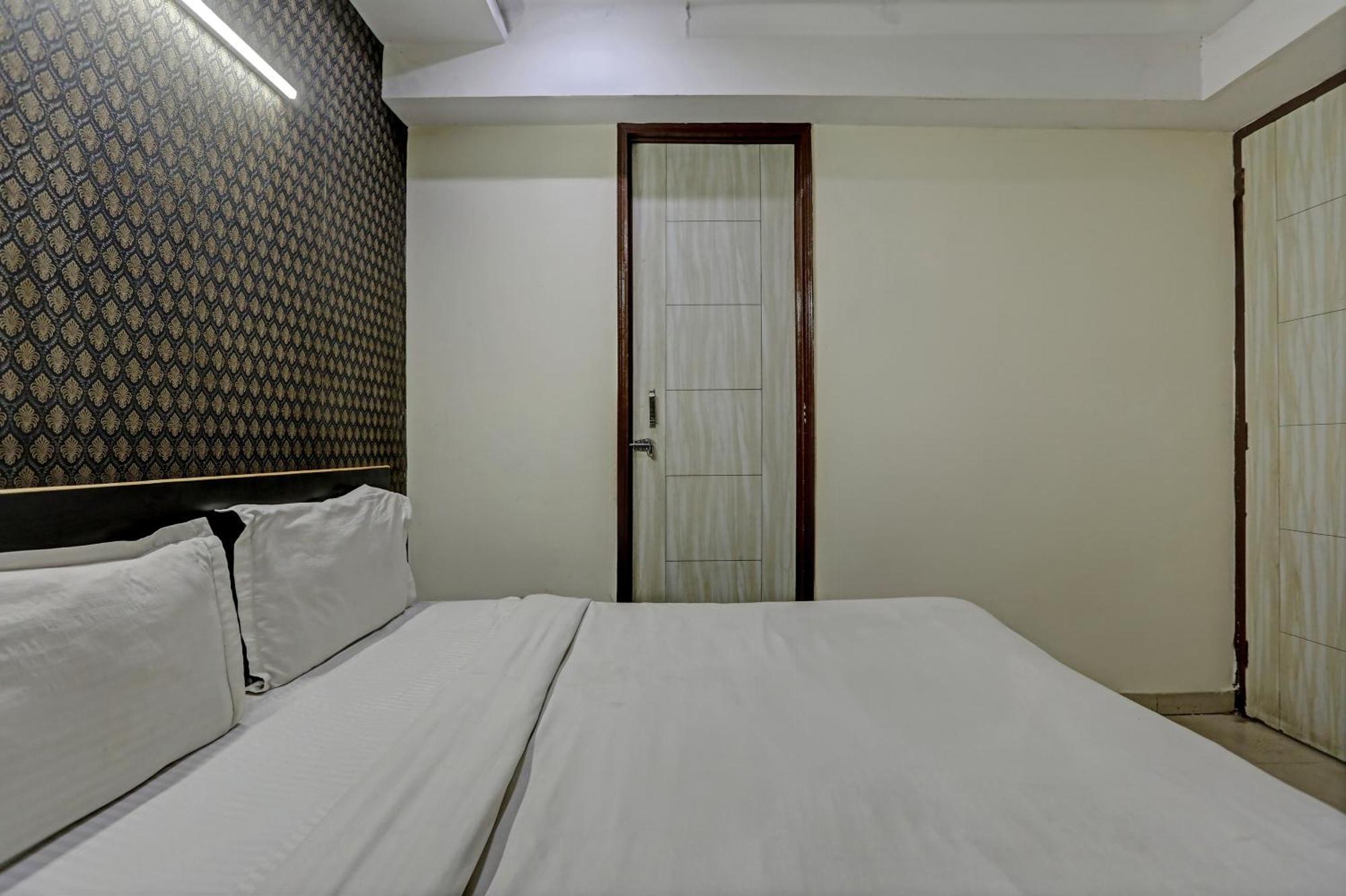 Hotel O Kanak Palace Ню Делхи Екстериор снимка